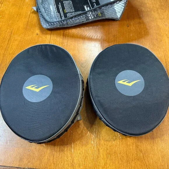 Everlast Core Punch Mitts, One Size – Boxing Training Pads - Picture 4 of 15